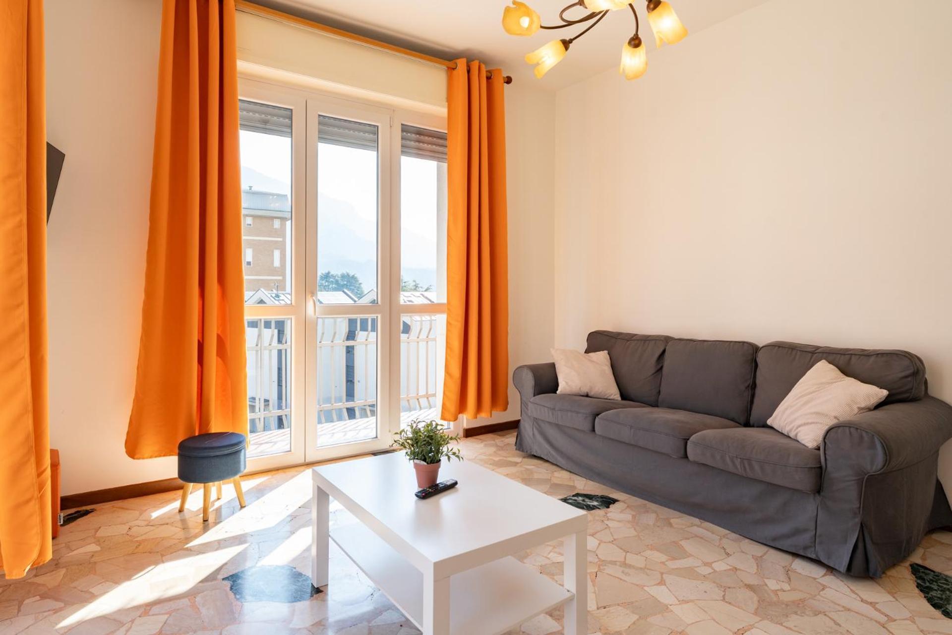 Spacious Apartment With Panoramic Views In Лекко Экстерьер фото