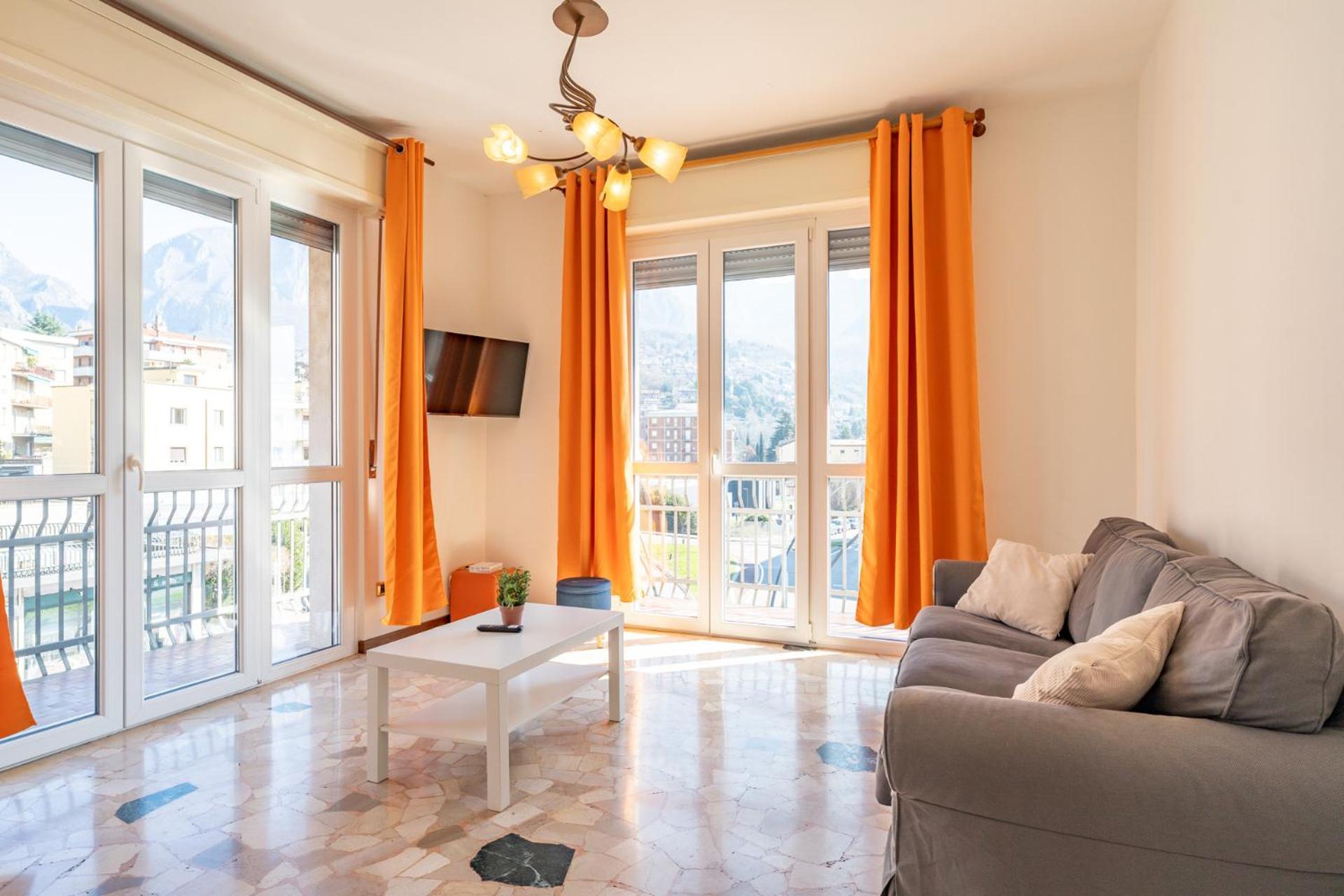 Spacious Apartment With Panoramic Views In Лекко Экстерьер фото