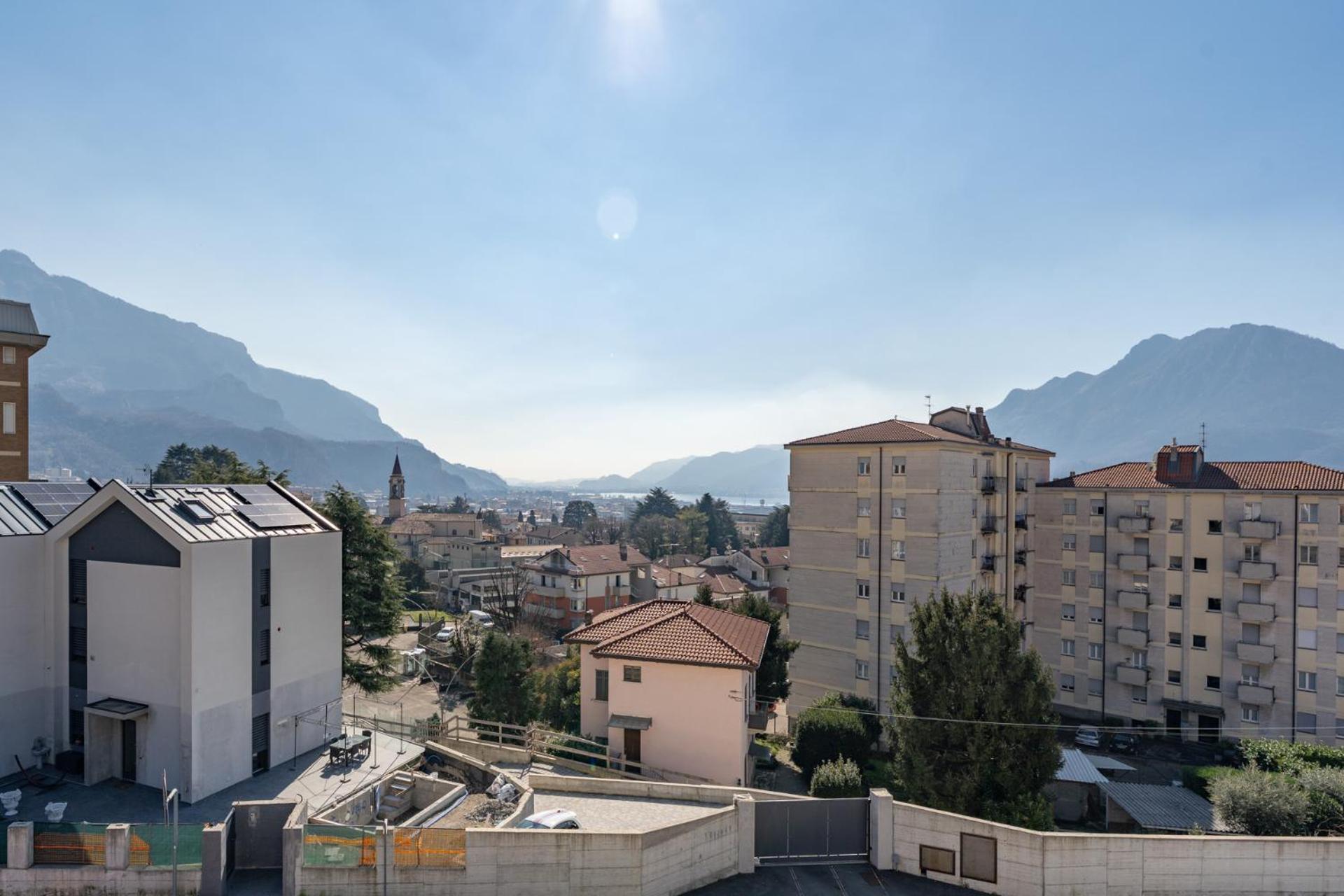 Spacious Apartment With Panoramic Views In Лекко Экстерьер фото